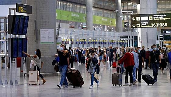 Malaga Airport puts 20 of its 31 retail spaces up for grabs with local brands being encouraged to bid