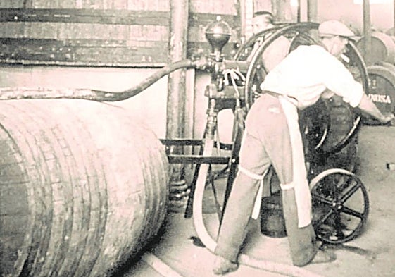Workers in a Malaga winery a century ago.