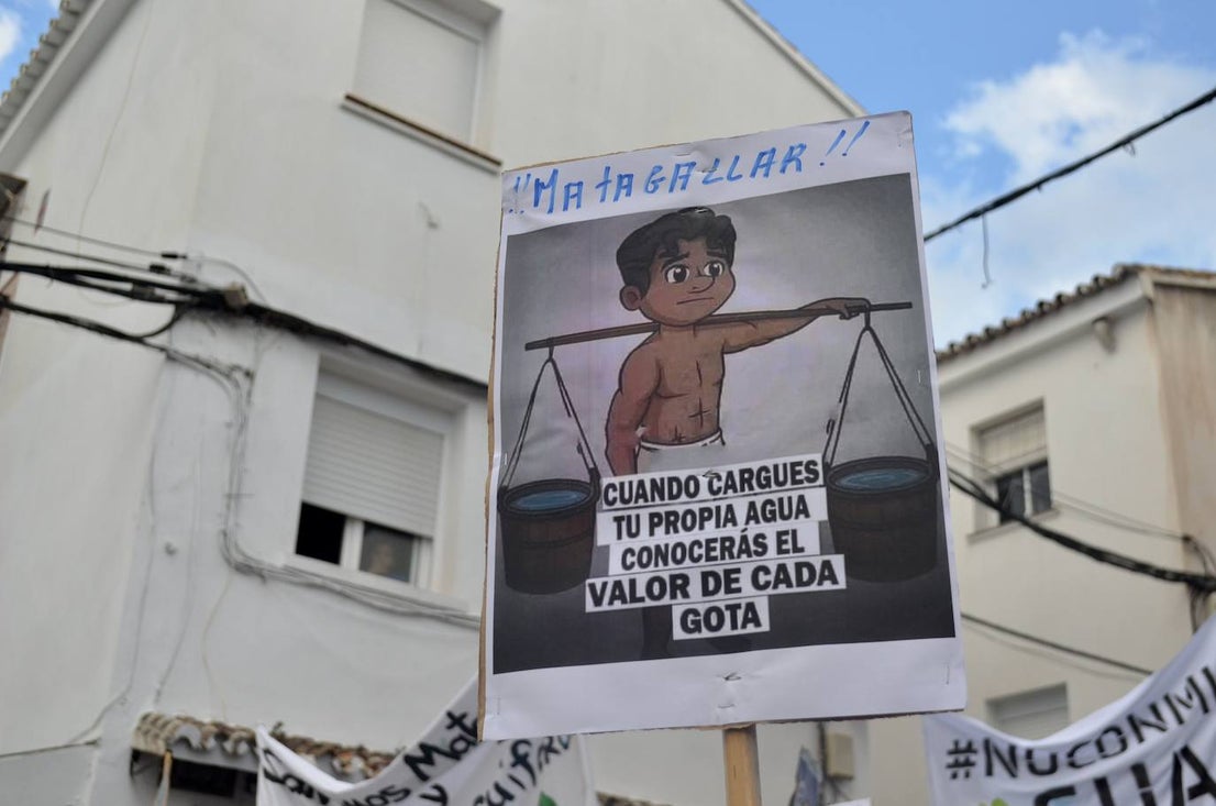 Thousands of residents take to the streets in Coín in bid to protect their water supply