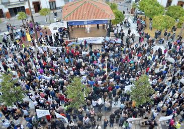 Thousands of residents take to the streets in Coín in bid to protect their water supply