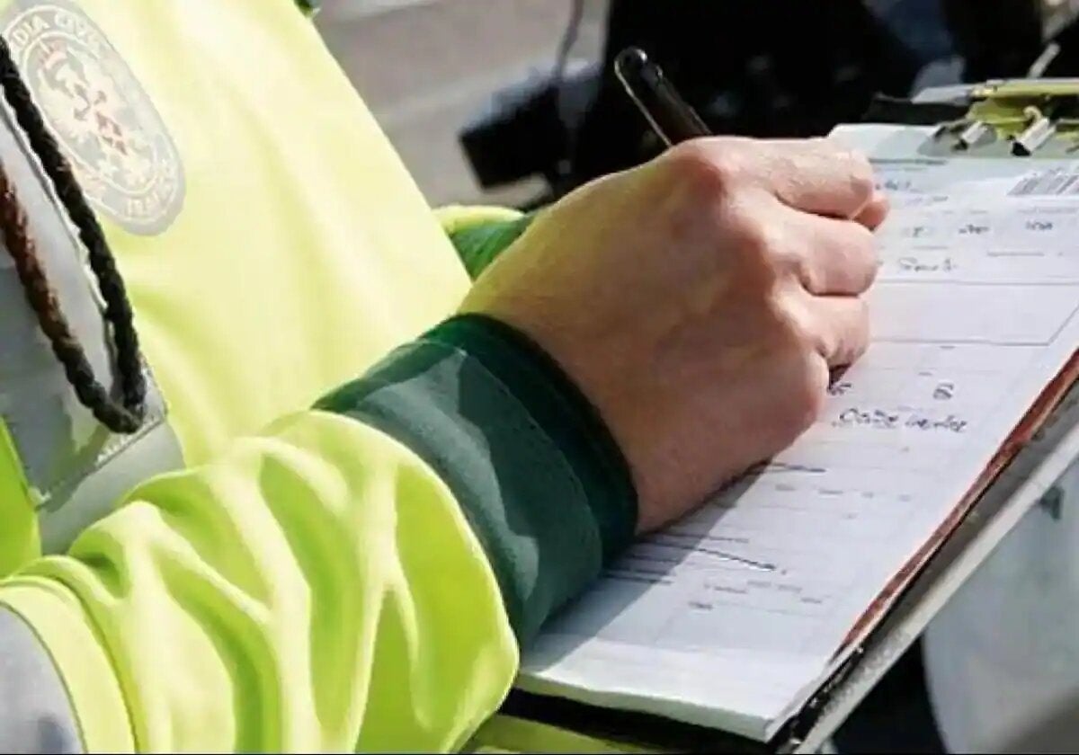 'You have a fine pending payment': The SMS text message traffic authorities in Spain are urging you to ignore