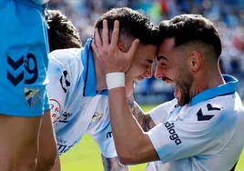 Roberto celebrates giving Malaga the lead with Víctor García.