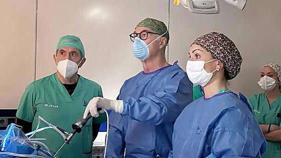 Ripoll and De Prado Sport Clínic begin their surgical activity at the Hospital Vithas Xanit Estepona