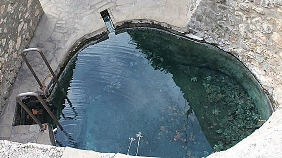 The hidden, free to access natural spa in Malaga province fed by warm sulphurous water gushing from the ground