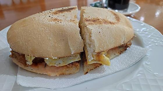 Juanito, the big sandwich that has become a huge success in Casabermeja