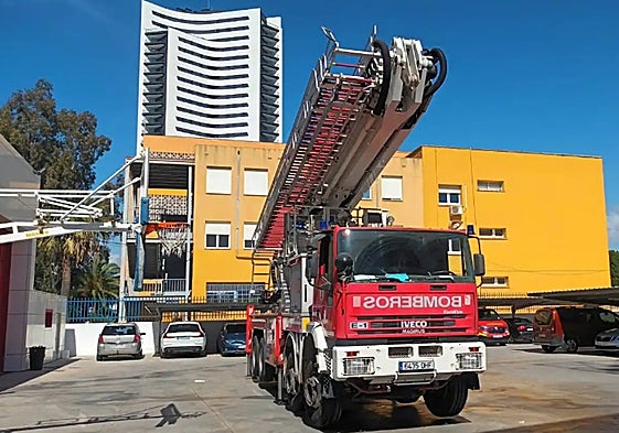 The vehicle in Martiricos on Wednesday before passing its ITV. However the ladder hydraulics "leak oil", according to a fire union representative.
