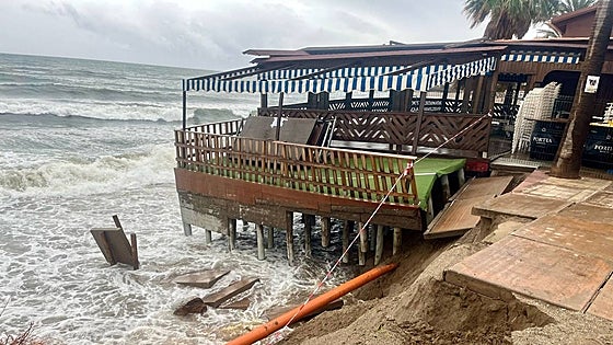 Weekend storm and waves take big chunk out of popular Costa del Sol beach