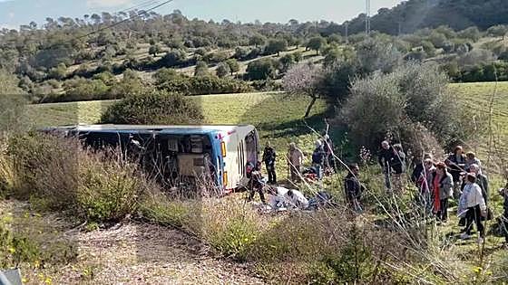 More than twenty passengers injured, one very seriously, after holiday trip coach crash in Spain