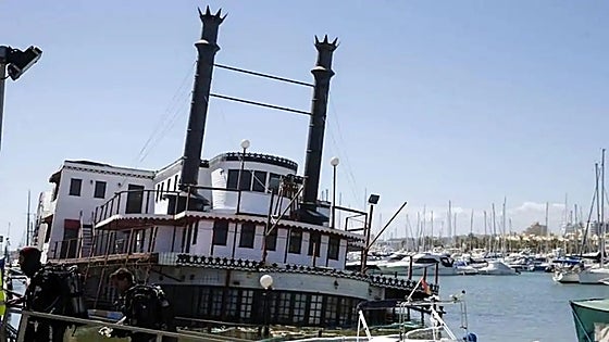Willow, the iconic Mississippi paddle steamer in Benalmádena marina, finally set to be removed and scrapped