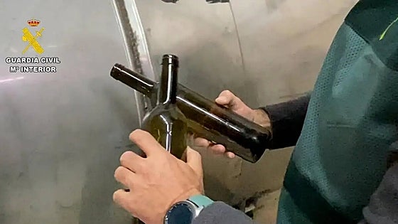 Police detect close to 20,000 falsely labelled bottles in major strike against counterfeiting of Malaga wines