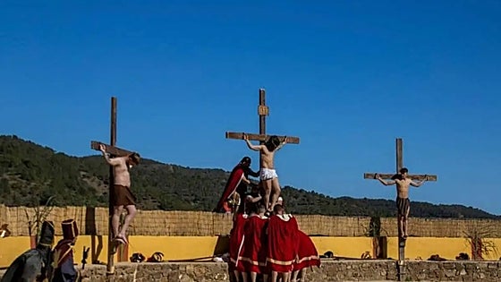 The life, death and resurrection of Christ from a bullring seat: this is how the Passion is reenacted in Carratraca