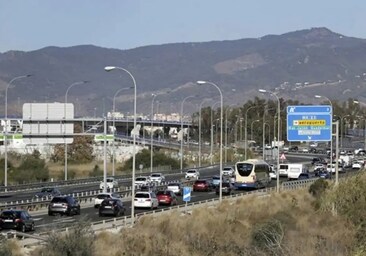 Queues on the MA-20 road between Torremolinos and Malaga in a file image.