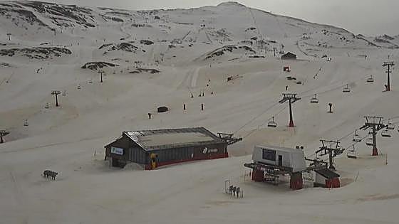 Why did the snow in a popular ski resort in the south of Spain turn a strange shade of brown?