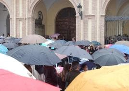The weather forecast complicates the departures of processions planned for the opening day of Holy Week in Malaga city.