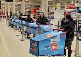 Carrefour's mystery shopping trolleys roll into Malaga for the first time ever