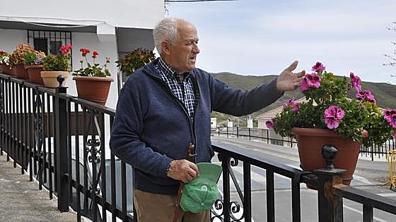 Two blooming lovely mountain villages in Granada province's Alpujarra decorate their streets with 1,000 flowerpots