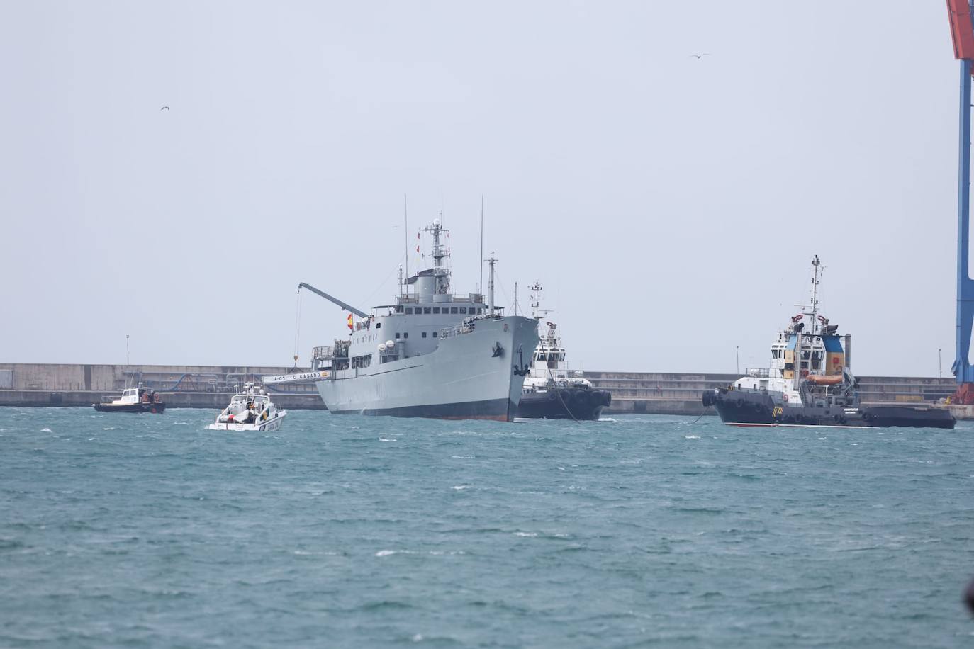 In video and pictures, the disembarkation of the Spanish Legion in Malaga port and their emotional transfer of the Cristo de Mena