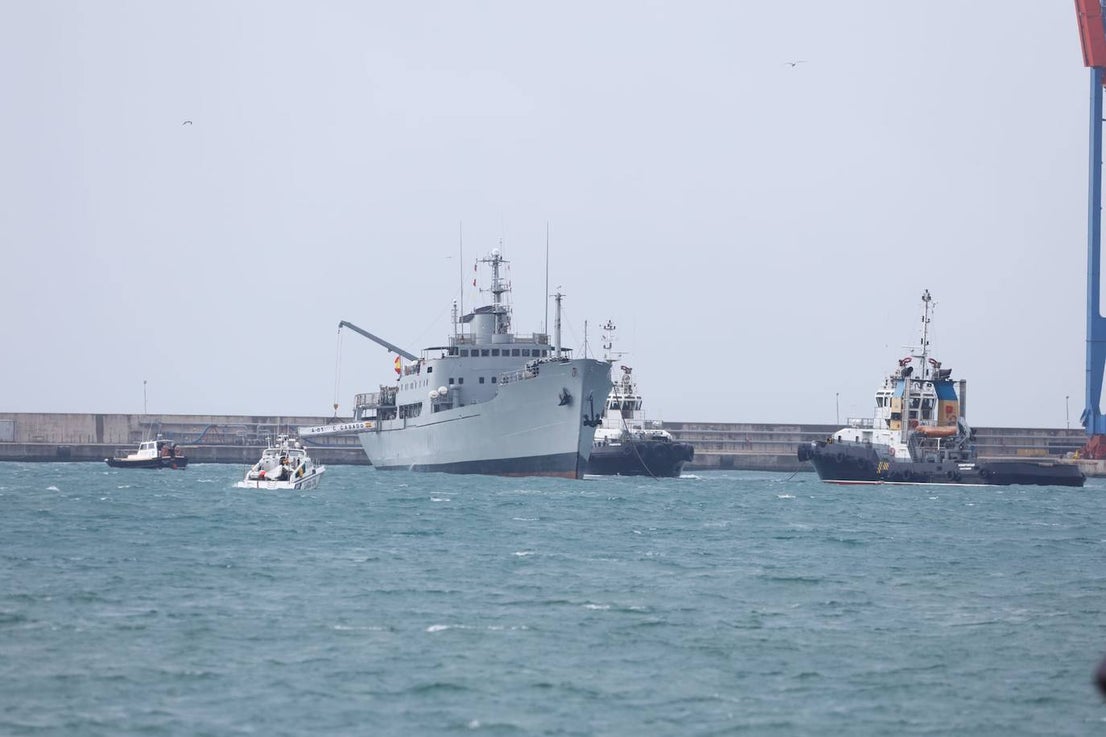 In video and pictures, the disembarkation of the Spanish Legion in Malaga port and their emotional transfer of the Cristo de Mena