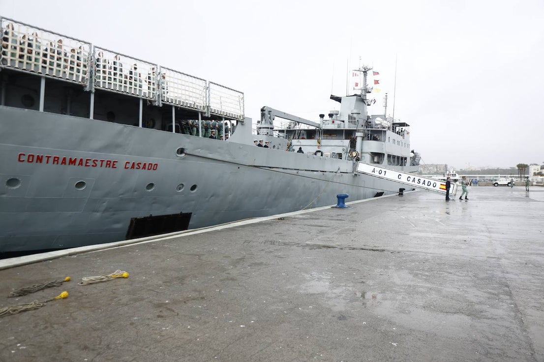 In video and pictures, the disembarkation of the Spanish Legion in Malaga port and their emotional transfer of the Cristo de Mena