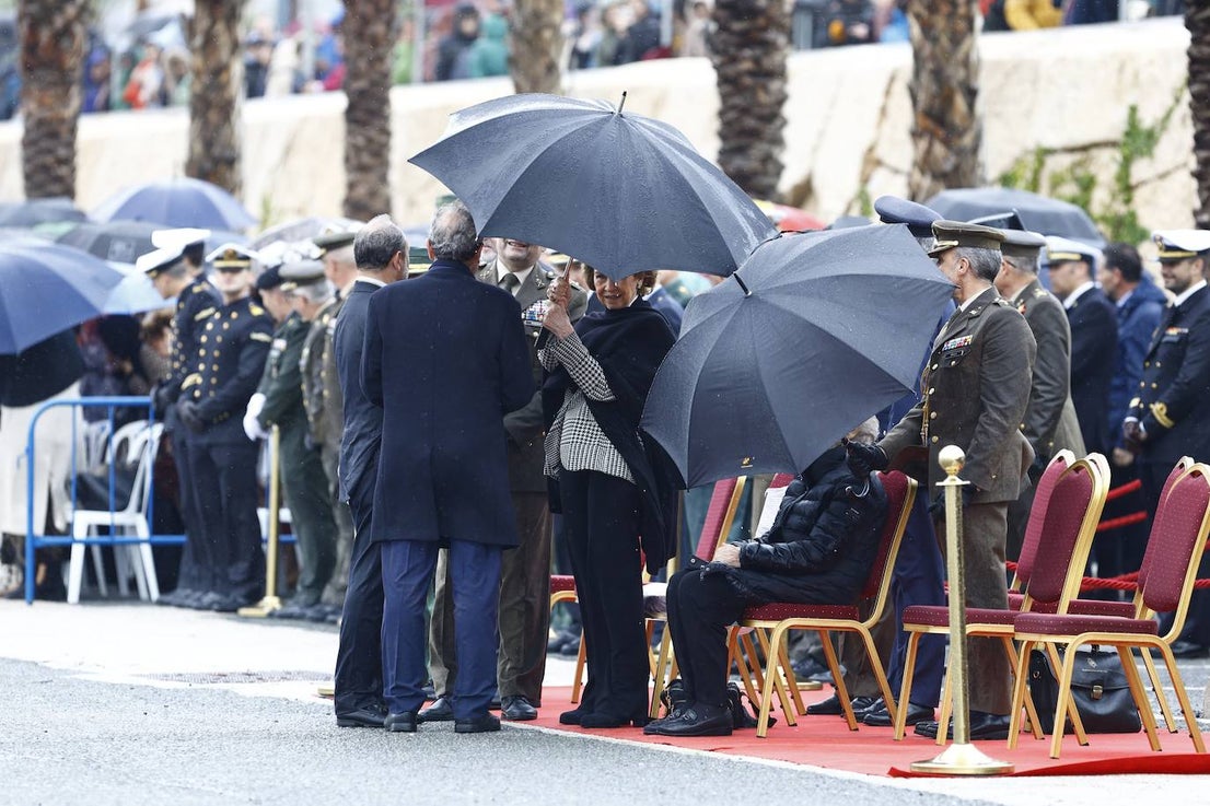 In video and pictures, the disembarkation of the Spanish Legion in Malaga port and their emotional transfer of the Cristo de Mena