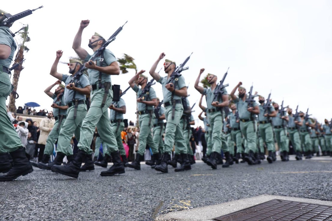 In video and pictures, the disembarkation of the Spanish Legion in Malaga port and their emotional transfer of the Cristo de Mena