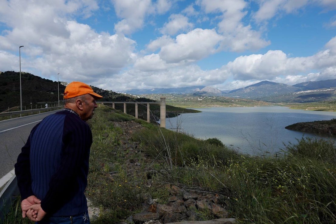 A local ponders the reservoir in the Axarquía on Monday
