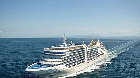 Les Roches and Silversea launch new course in luxury cruise ship management in Marbella