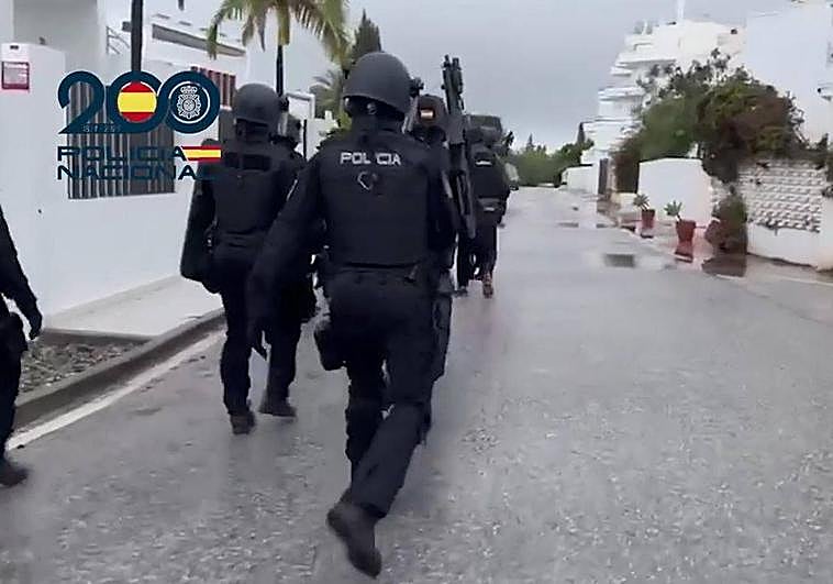Two men arrested for allegedly firing at least 15 shots at Marbella restaurant before fleeing on motorbike