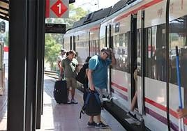 Free travel on local and medium distance trains in Spain: this is how to apply for latest release of season tickets