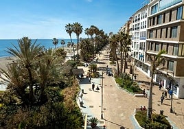 Eastern section of Avenida de España, near Avenida de Andalucía.