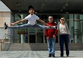 Noah Torrón, with his parents Jorge and Soledad.