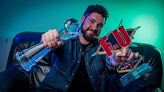 Luis Olmedo brings back new international award after dazzling performance at magic show