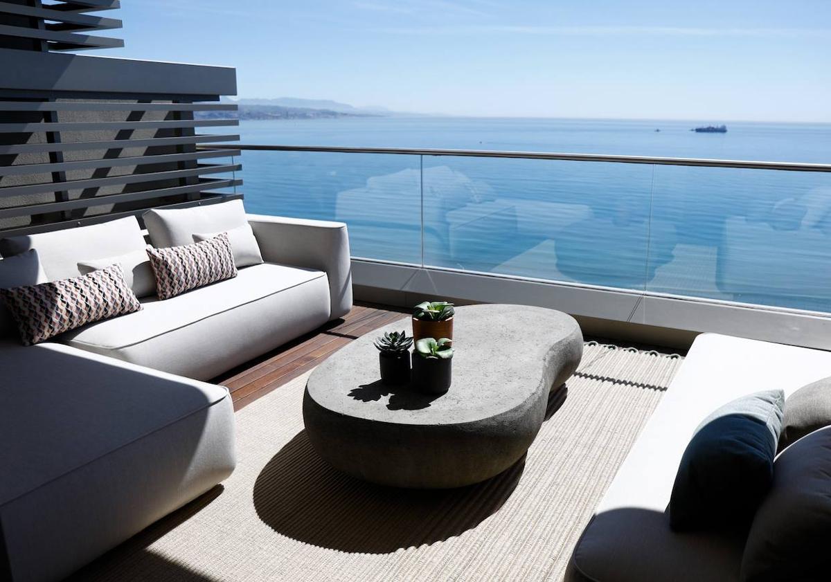 Imagen principal - Take a peek inside as eye-watering price of two &#039;jewel in the crown&#039; sea-facing penthouses in Malaga city is revealed