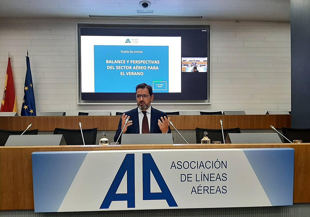 Gándara presents his summer forecast for the airline industry.