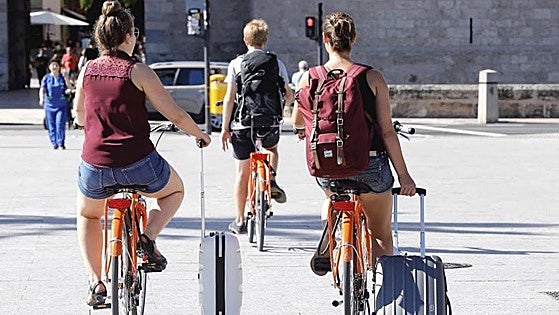 Consumer affairs body offers these useful tips when booking hotels and tourist accommodation in Spain this summer
