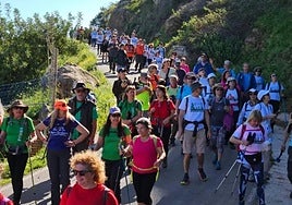 Hiking meet attracts 400 participants in the Axarquía