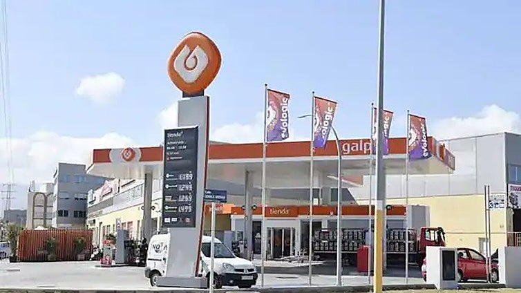 Police search for hit-and-run driver after homeless man dies while crossing road in Malaga