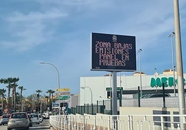 One of the information panels placed by Torremolinos Town Hall, in this case, outside the ZBE, at the exit to Benalmádena.