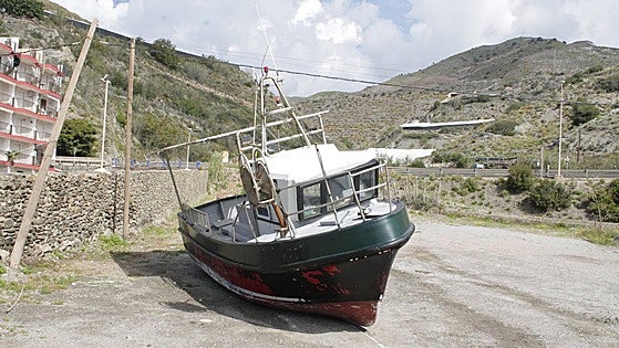 The mystery of the unidentified fishing boat that has appeared off Spain's Costa Tropical