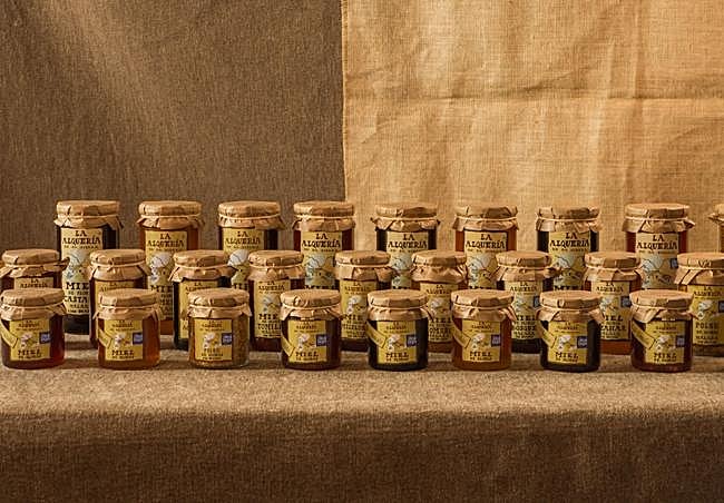 Honey of the brand La Alquería de la Sierra.