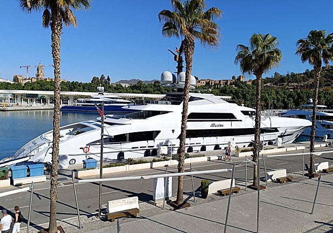 The Illusion is moored in front of the chapel of the Virgen del Carmen.
