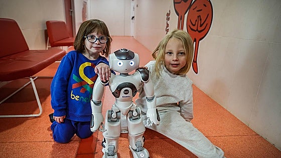 Meet Juande, the robot helping children at a Granada hospital