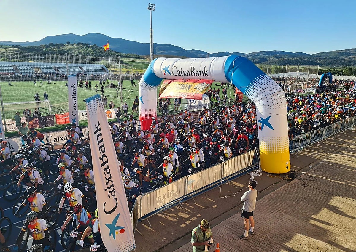 Imagen secundaria 1 - Joan Marc Falcó and Cristina Palomo, winners of the Spanish Legion's 101-kilometre race