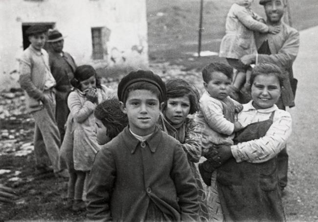 Malaga 1937. Children photographed by the journalist before the fall of the city.