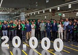 Junta president Juanma Moreno recently visited Mercadona's online sales centre in Seville.