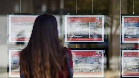 Estate agent commissions: consumer group Facua warns these can no longer be demanded of tenants