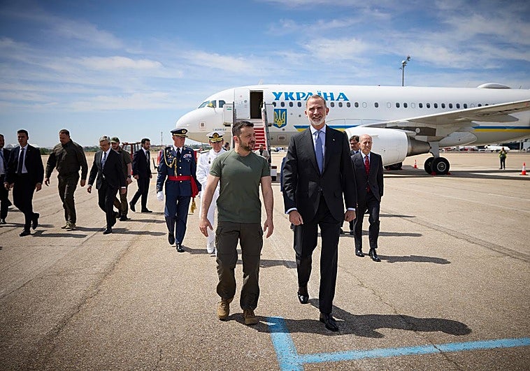 The King with Volodymyr Zelenski.