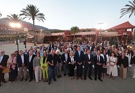 Group photograph of the event attendees this Tuesday evening in Benalmádena.