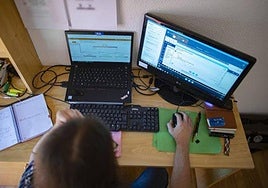 Spanish government announces direct aid of 1,000 euros to all self-employed workers to buy computers