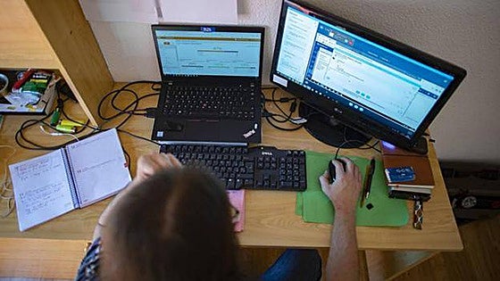 Spanish government announces direct aid of 1,000 euros to all self-employed workers to buy computers